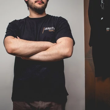 Gravity T-shirt (black) - Front